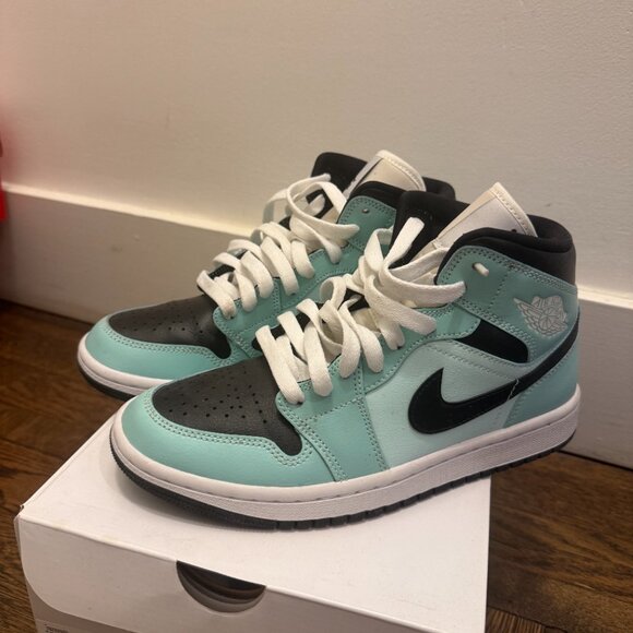 Air Jordan 1 Mid - Women's Size 7 - Aqua blue tint - Picture 3 of 3